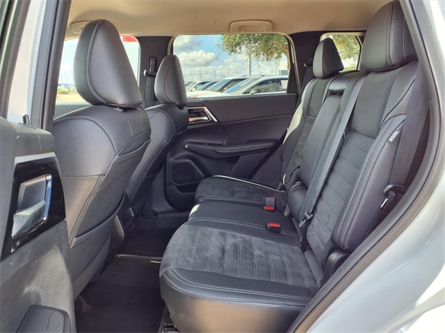 2024 Mitsubishi Outlander SE photo 4