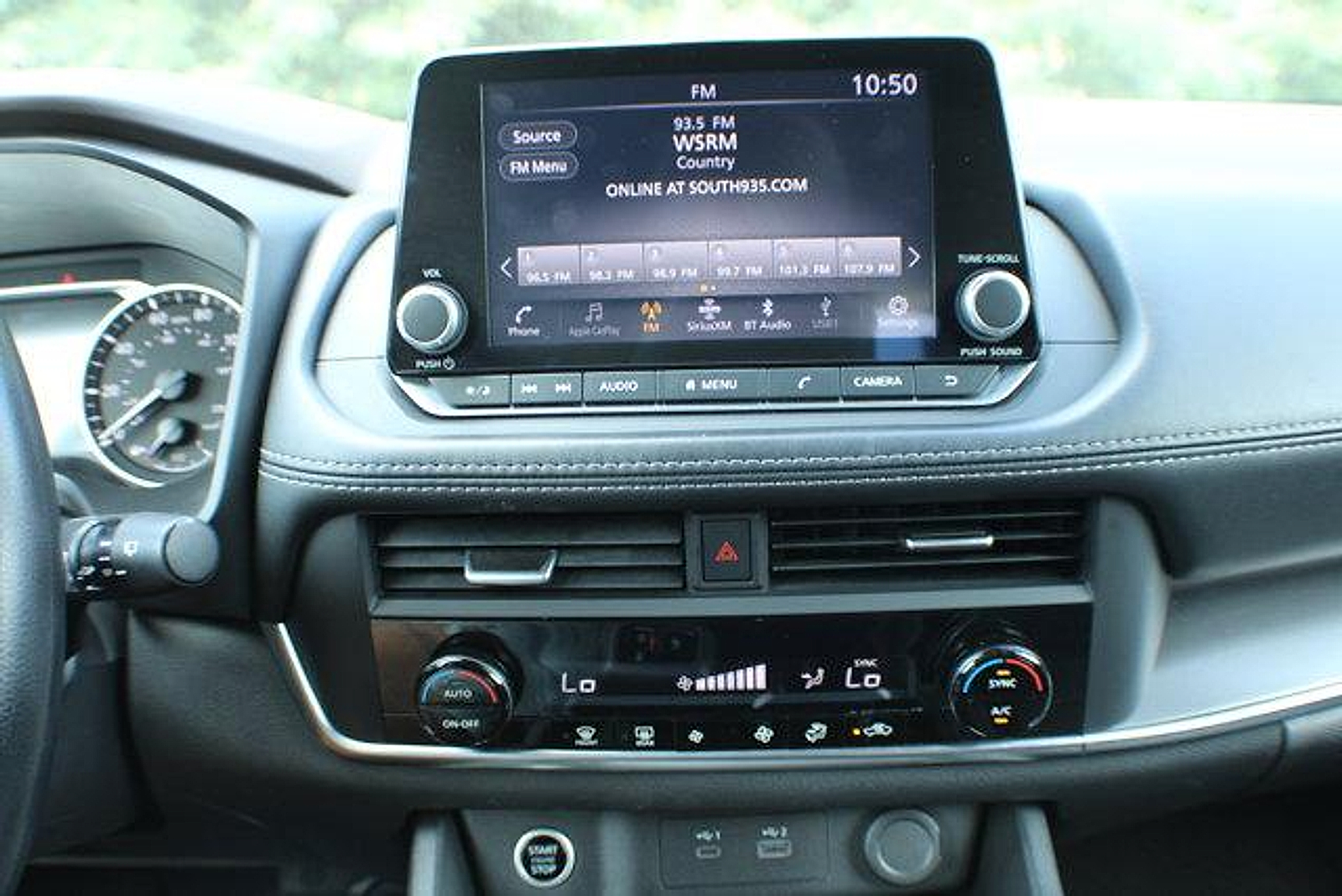 2023 Nissan Rogue SV photo 8