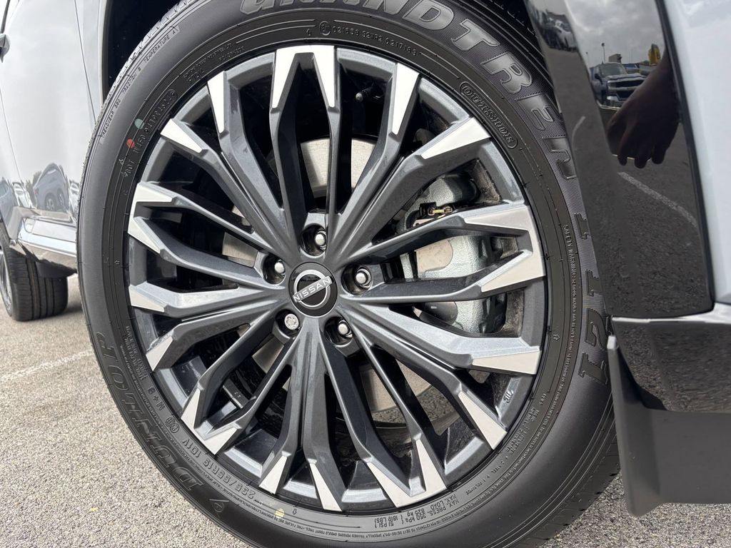 2025 Nissan Rogue Platinum photo 2