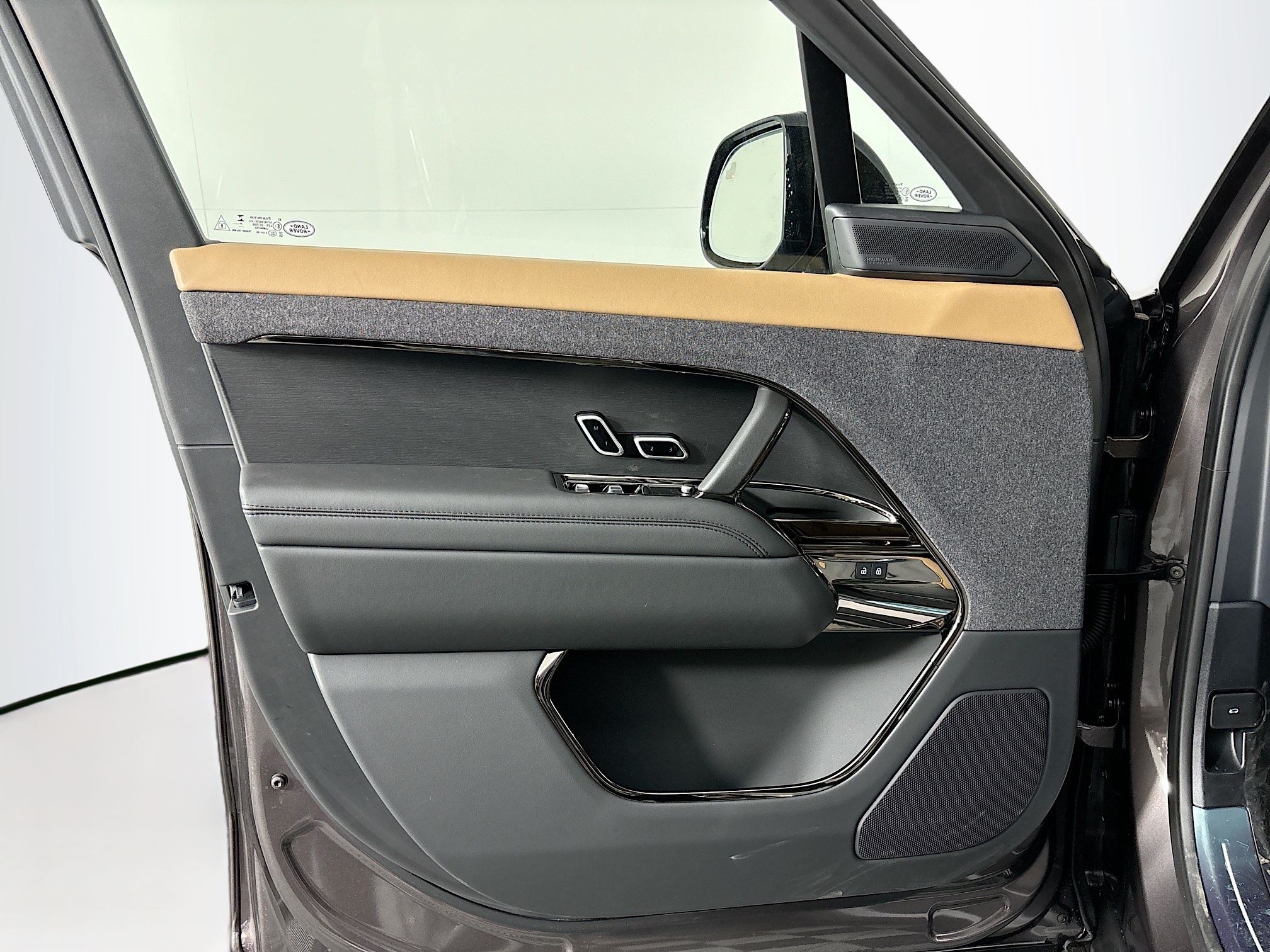 2025 Land Rover Range Rover Sport SE photo 10