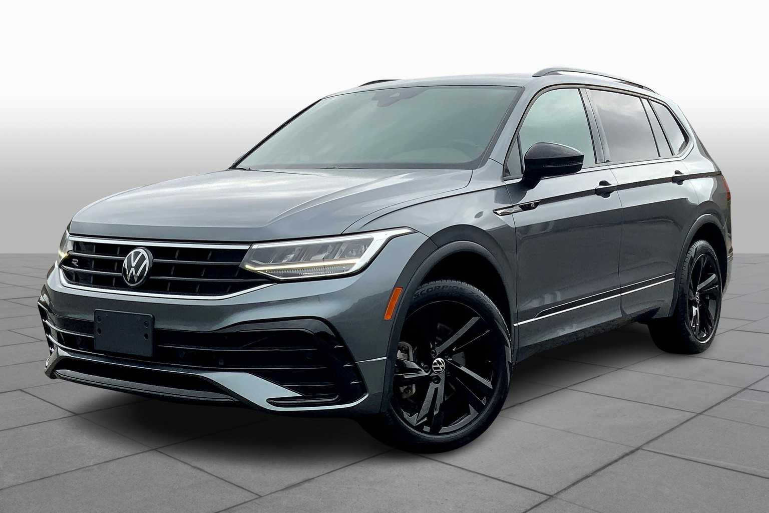 2024 Volkswagen Tiguan SE R-LINE BLACK's photo