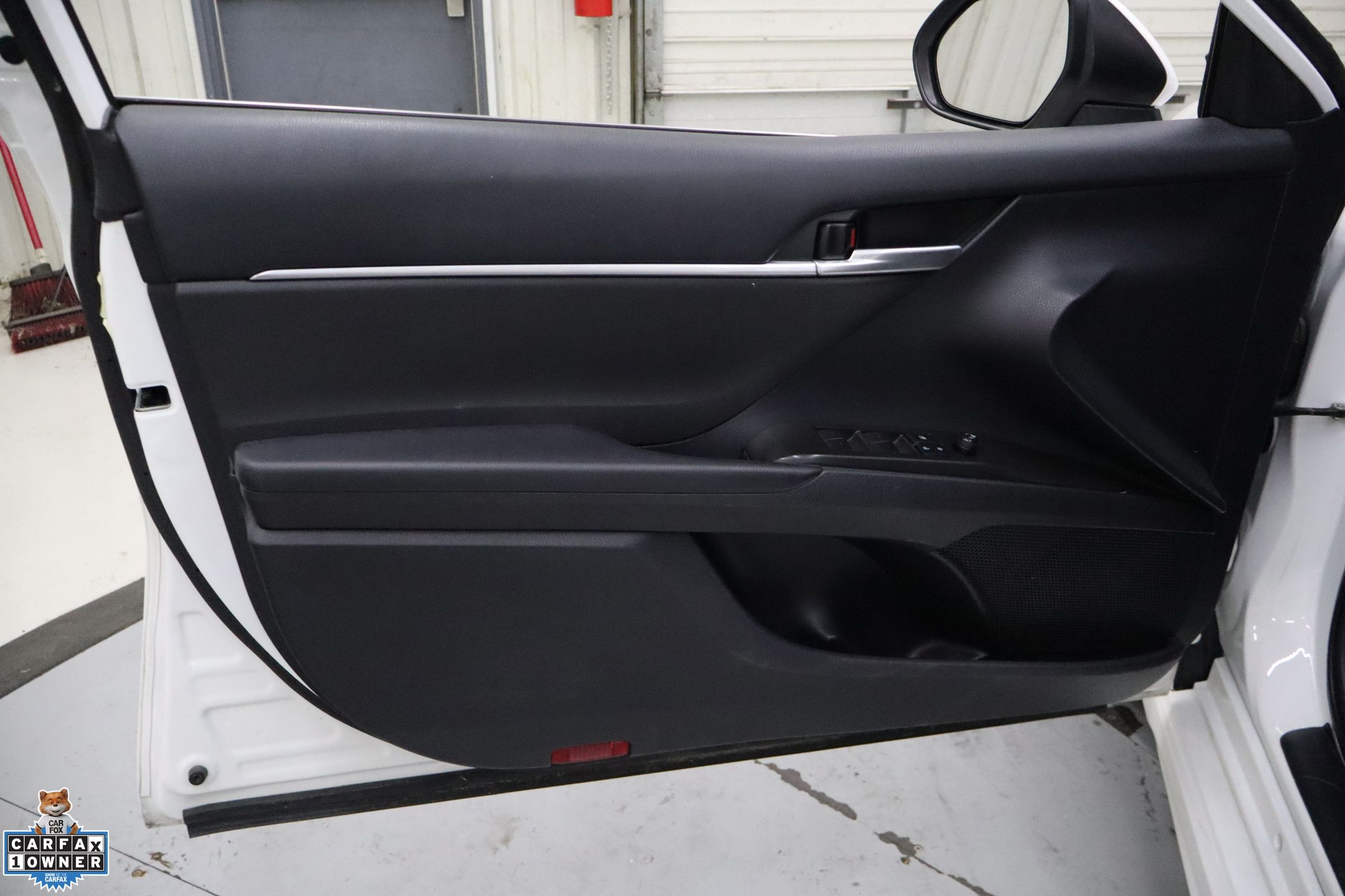 2023 Toyota Camry SE photo 8