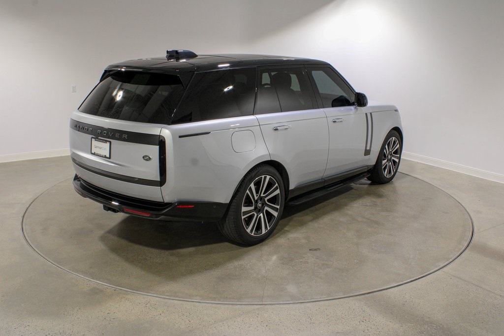 2023 Land Rover Range Rover SE photo 4