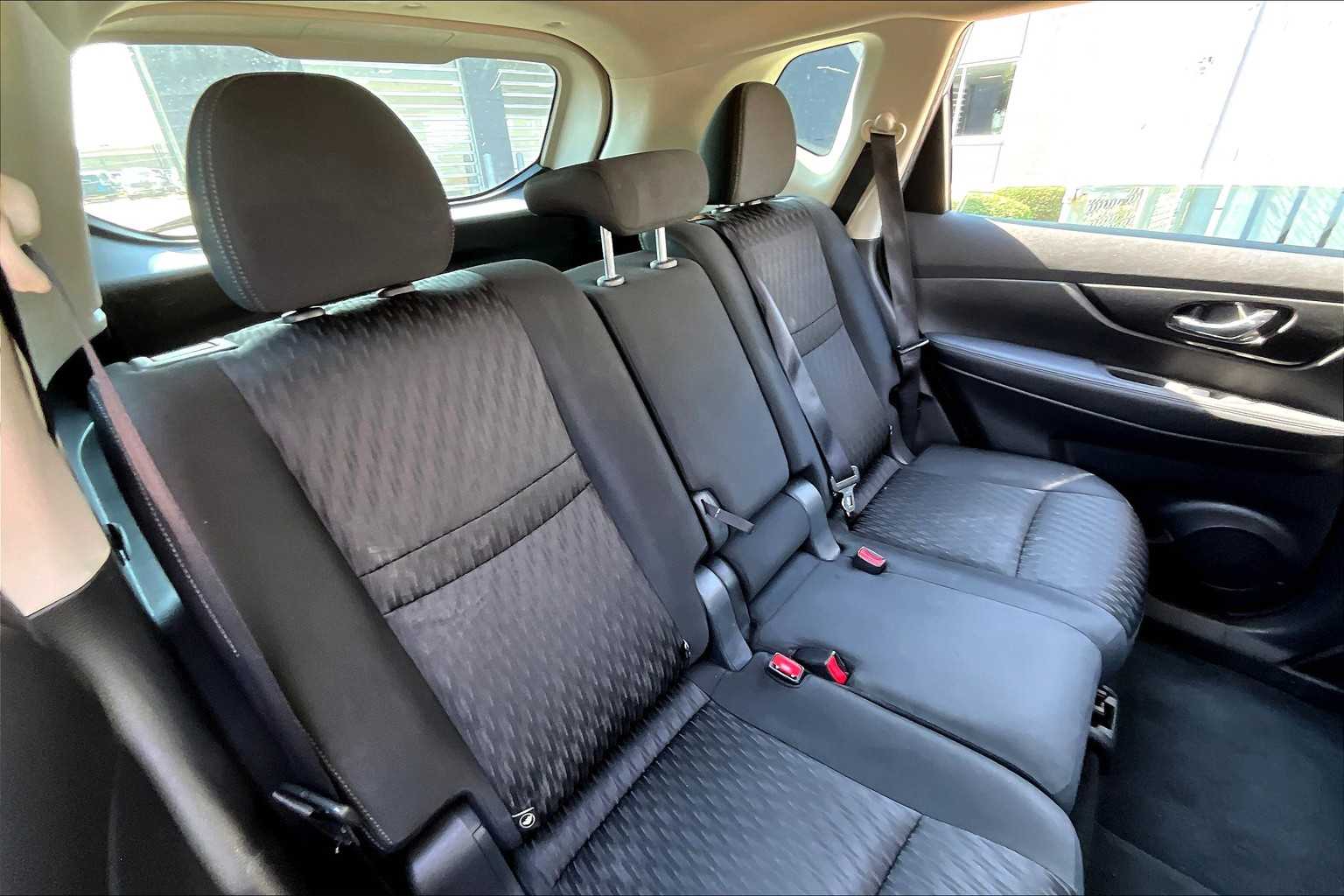 2018 Nissan Rogue S photo 18