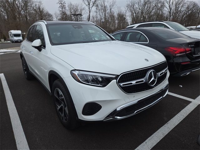 2025 Mercedes-Benz GLC Base's photo