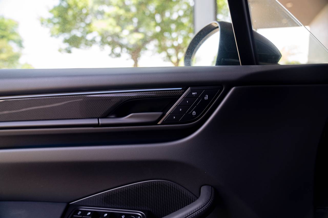2025 Porsche Macan Turbo Electric photo 25