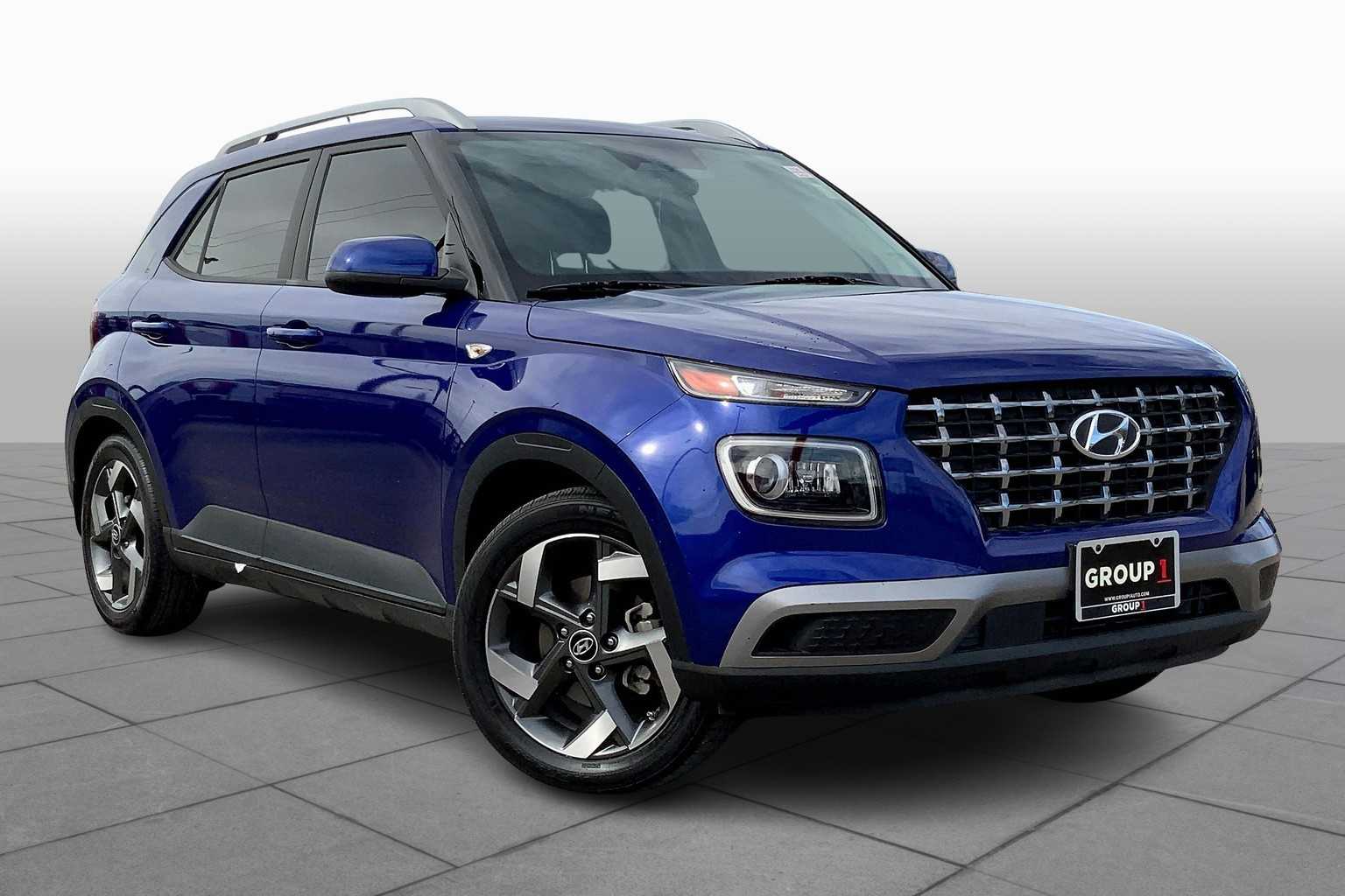 2023 Hyundai Venue Limited photo 2
