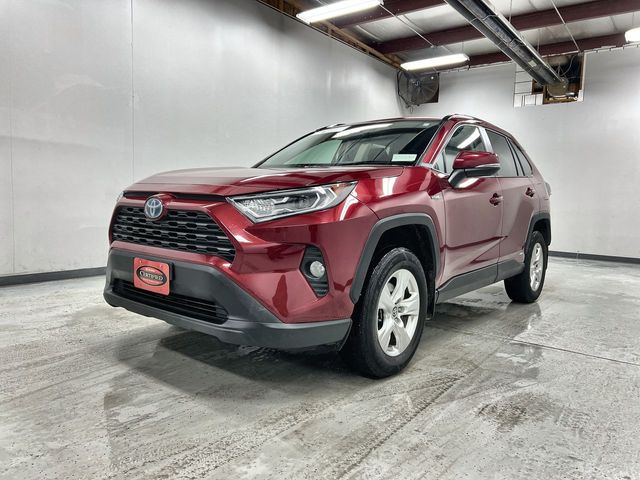 2021 Toyota RAV4 XLE's photo