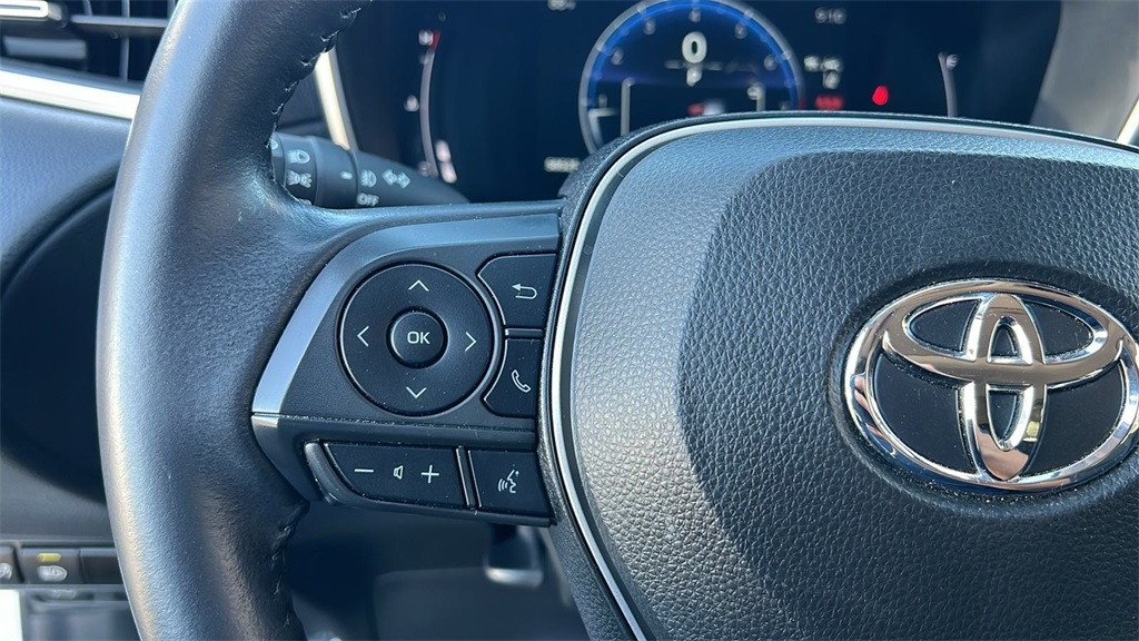2023 Toyota Corolla Cross XLE photo 18