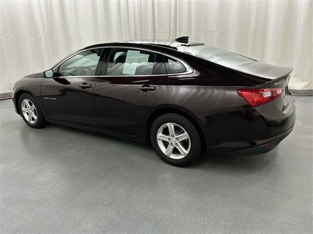 2021 Chevrolet Malibu LS photo 2