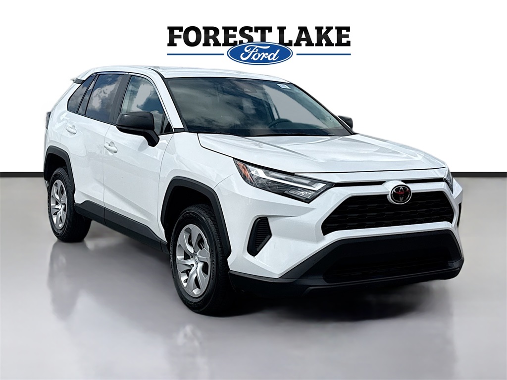 2024 Toyota RAV4 LE's photo