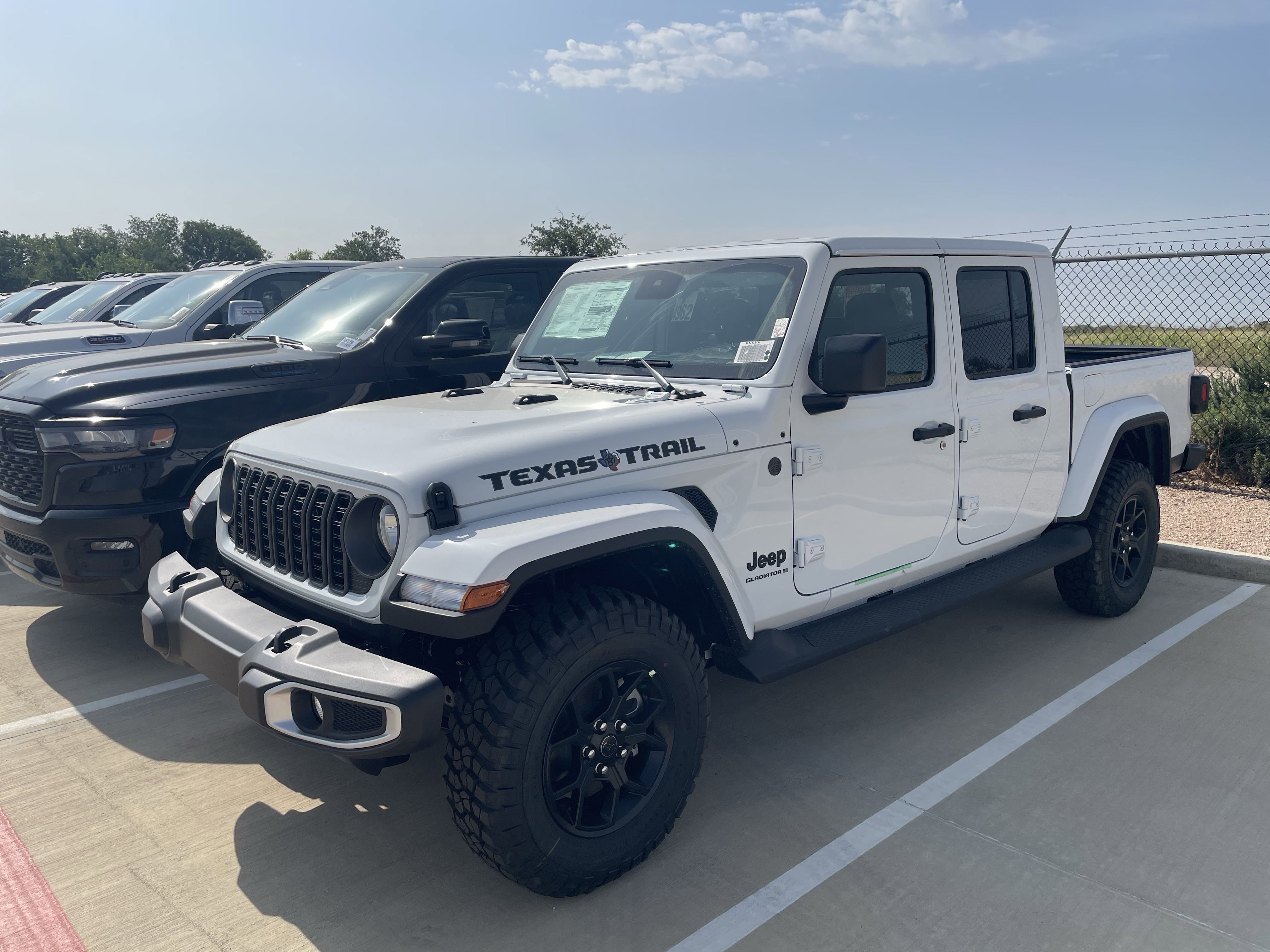 2025 Jeep Gladiator Texas Trail photo 2