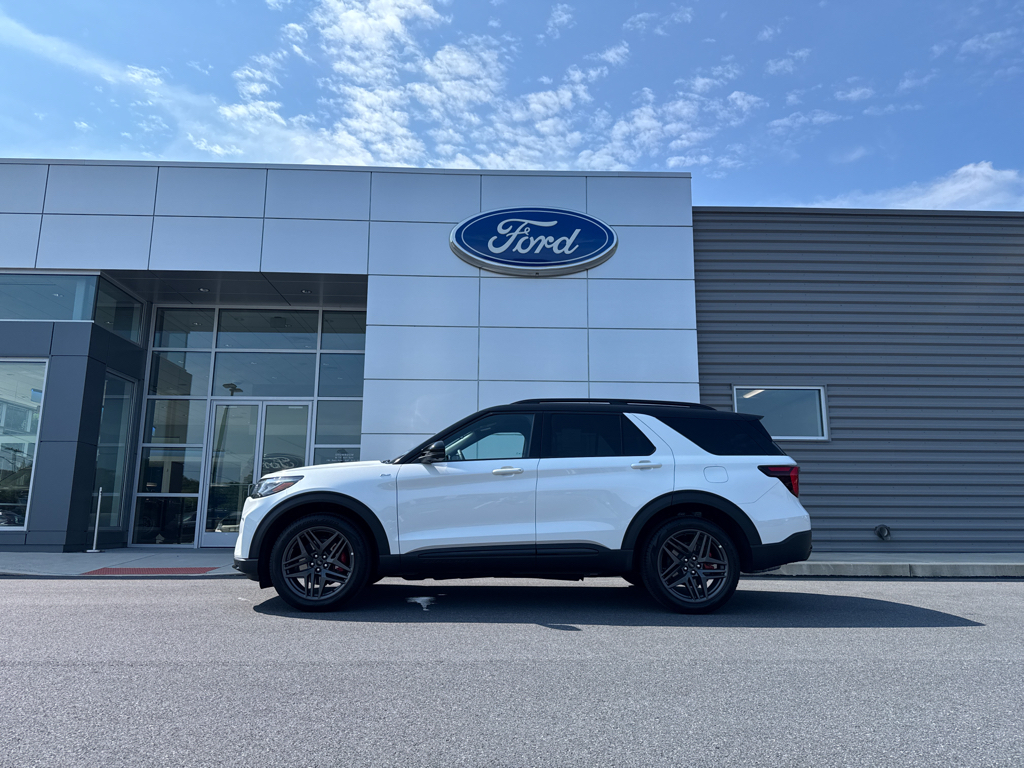 2025 Ford Explorer ST-Line photo 3