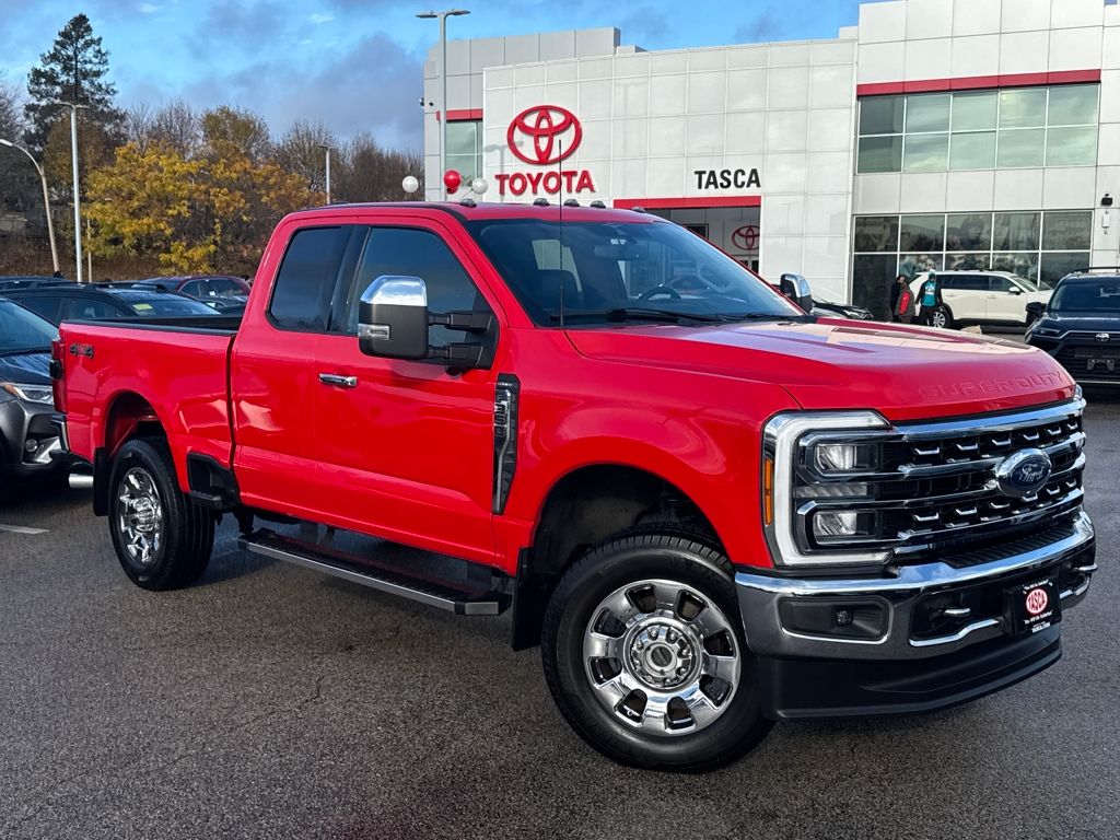 2023 Ford F-350 Super Duty Lariat's photo