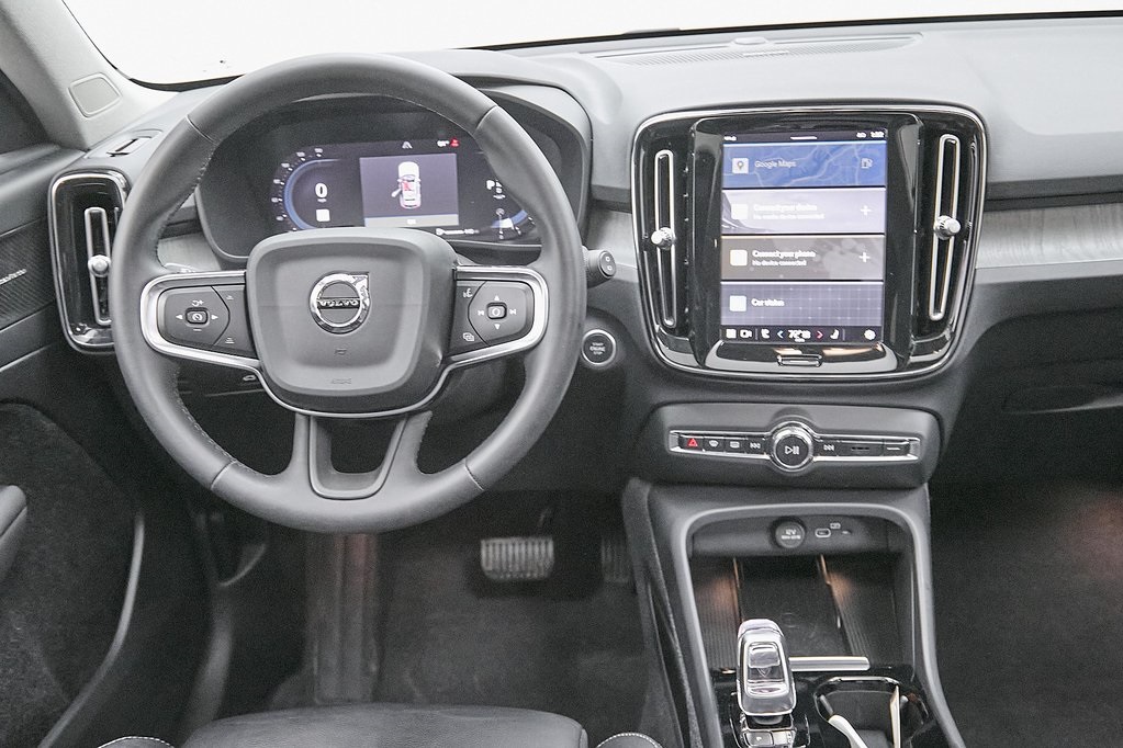 2024 VOLVO XC40 - Image 25