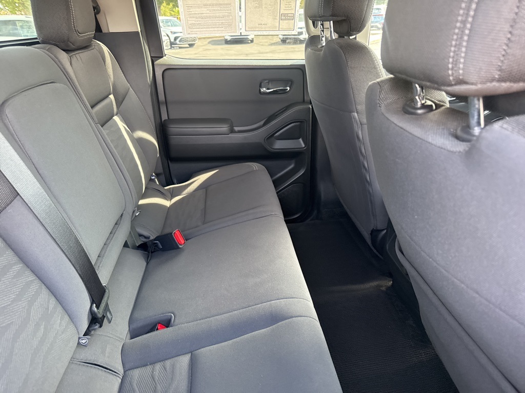 2024 Nissan Frontier SV photo 11