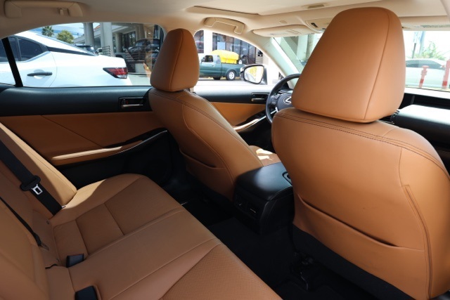 2020 Lexus IS 300 photo 15