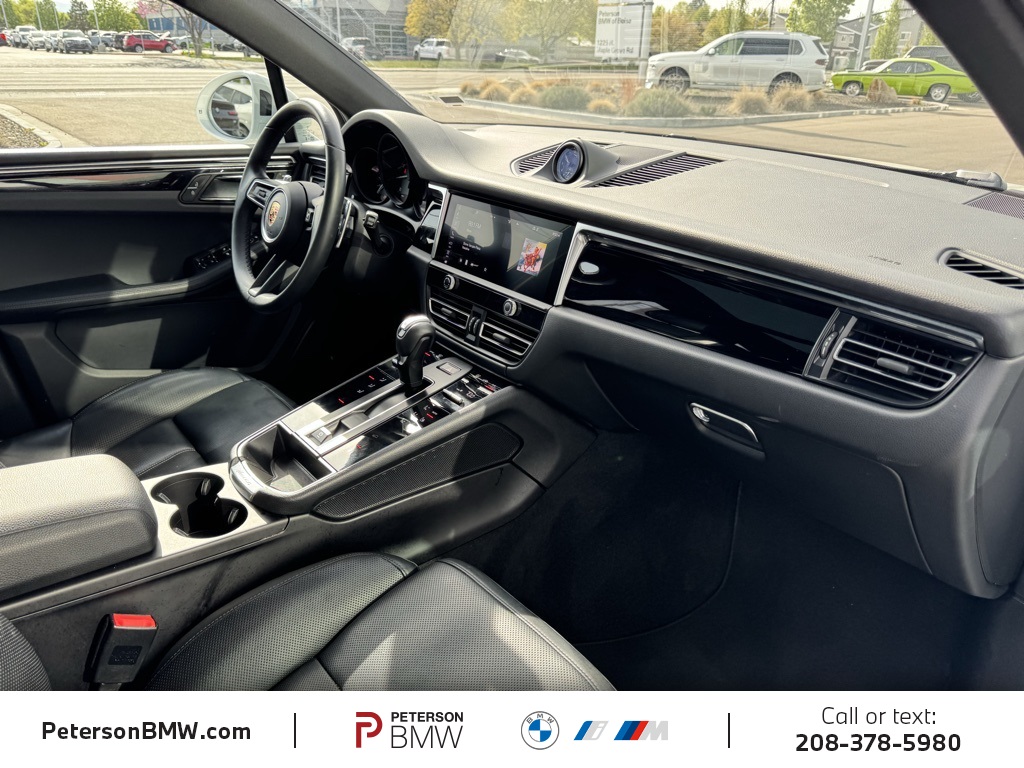 2024 Porsche Macan Base photo 18
