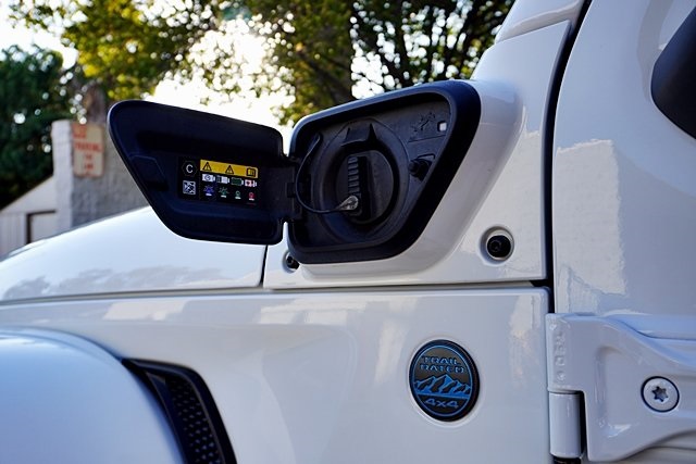 Used 2024 White Jeep Sport S 4xe image 10