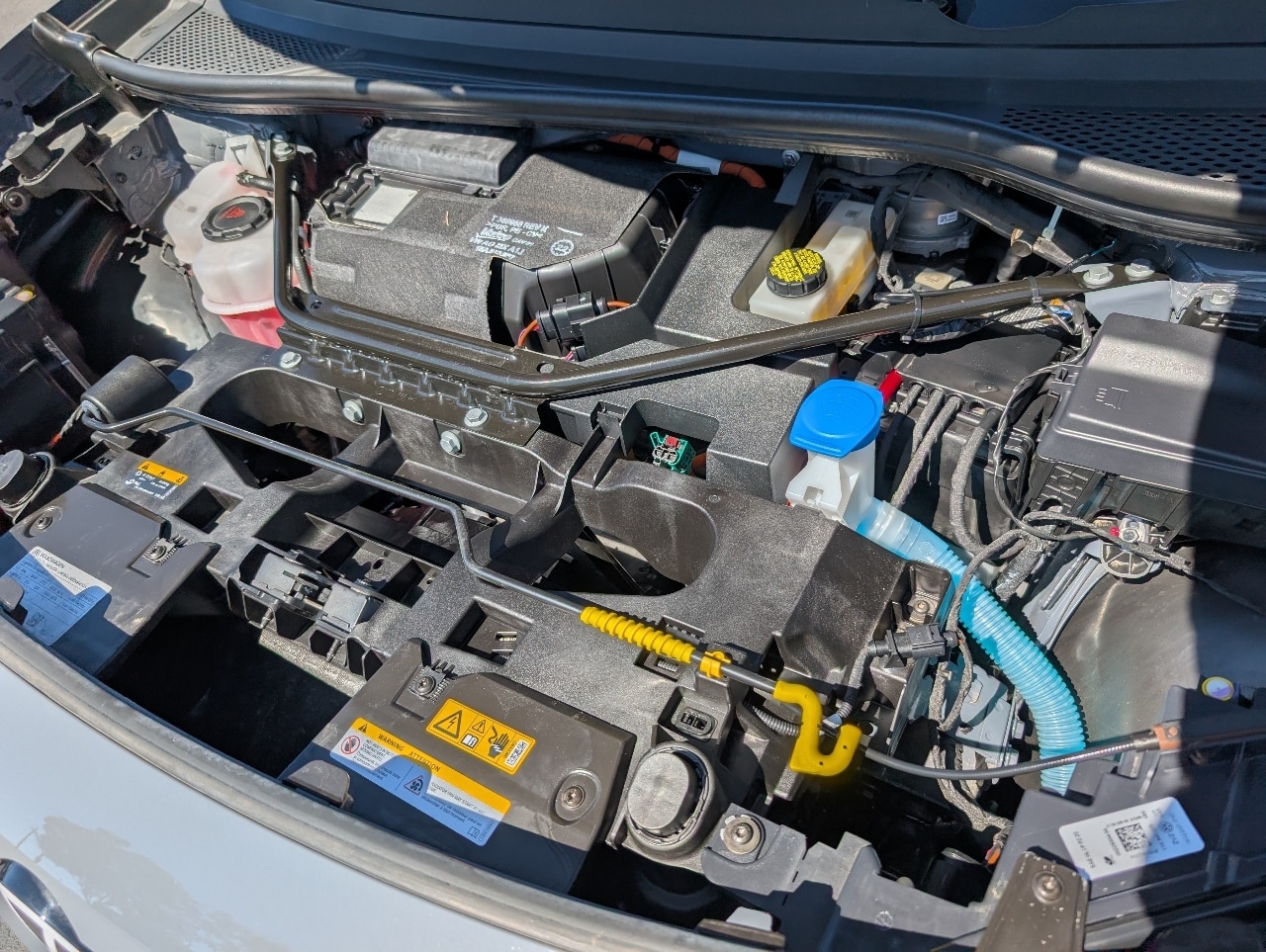 2023 Volkswagen ID.4 Pro photo 5