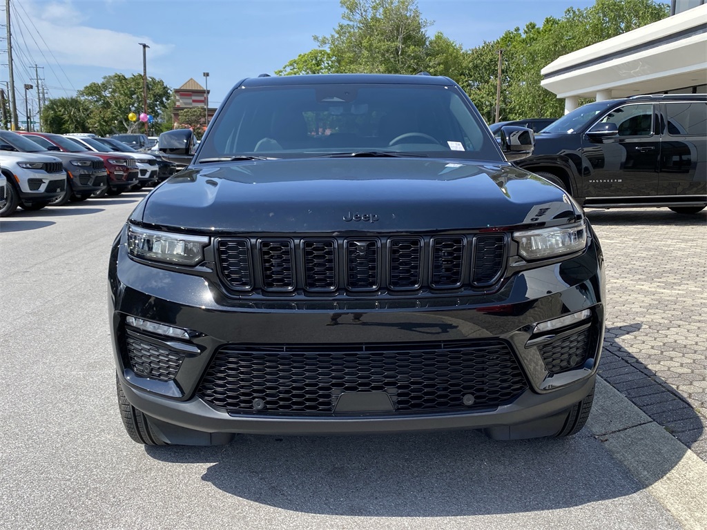 2025 Jeep Grand Cherokee Limited photo 3