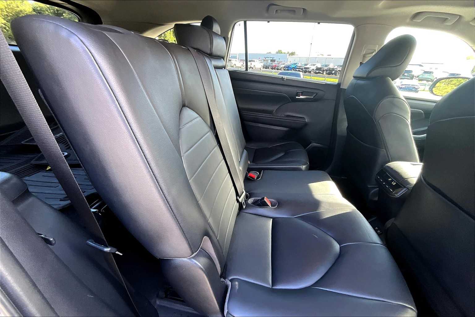 2020 Toyota Highlander XLE photo 12