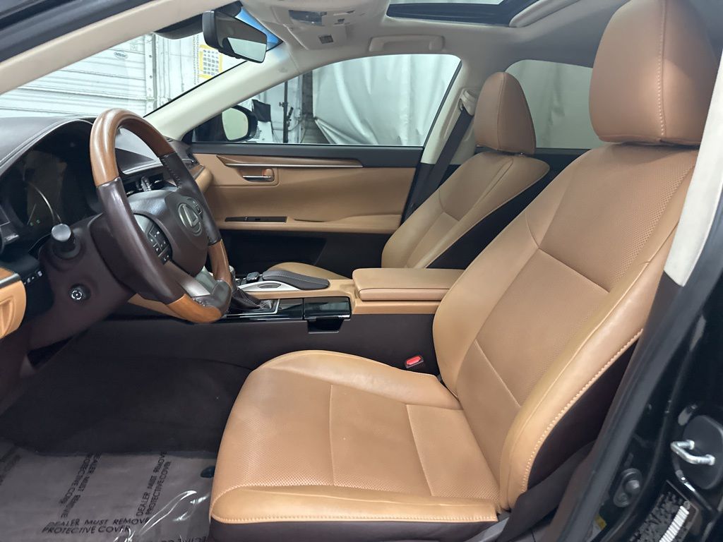 2016 Lexus ES 350 photo 19