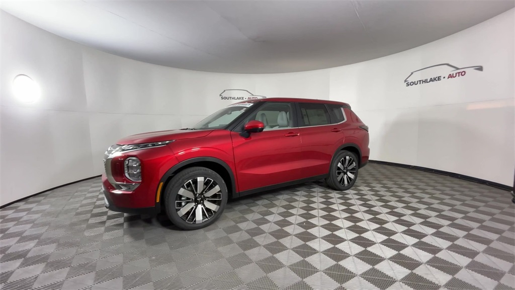 2025 Mitsubishi Outlander SE photo 4