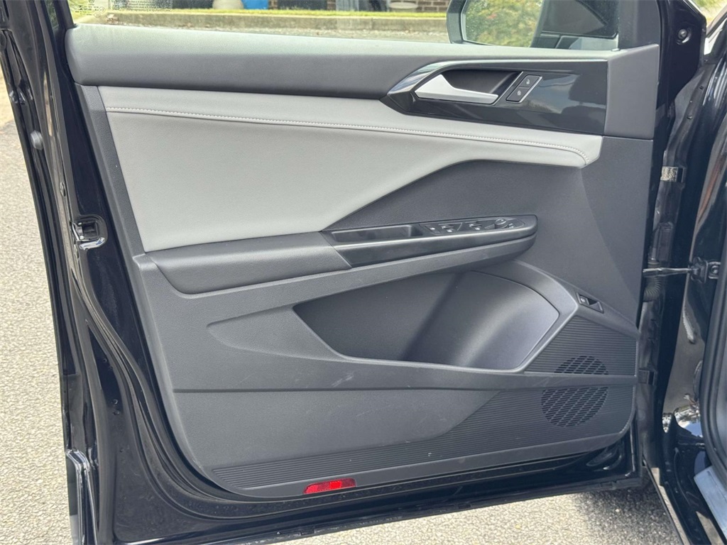 2022 Volkswagen Taos SEL photo 24