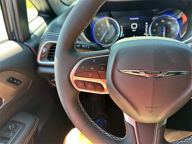 2025 Chrysler Pacifica photo 31