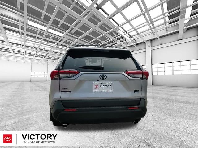 2025 Toyota RAV4 Hybrid XLE photo 4