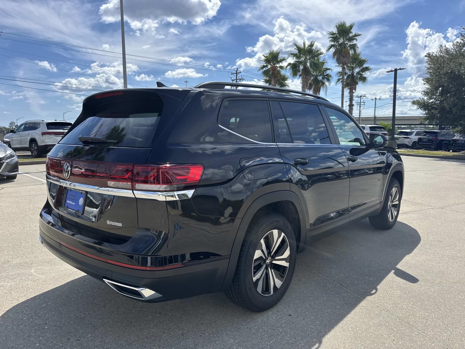 2026 Volkswagen Atlas SE photo 3