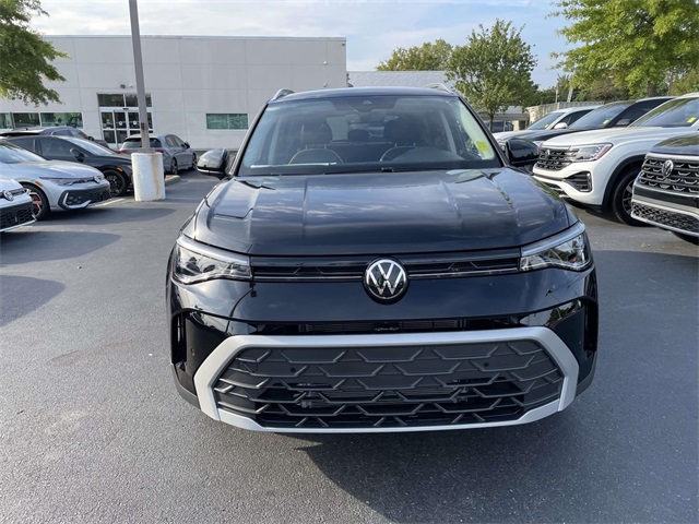 2025 Volkswagen Taos SE photo 2