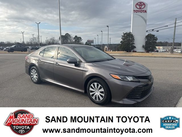 2020 Toyota Camry LE's photo