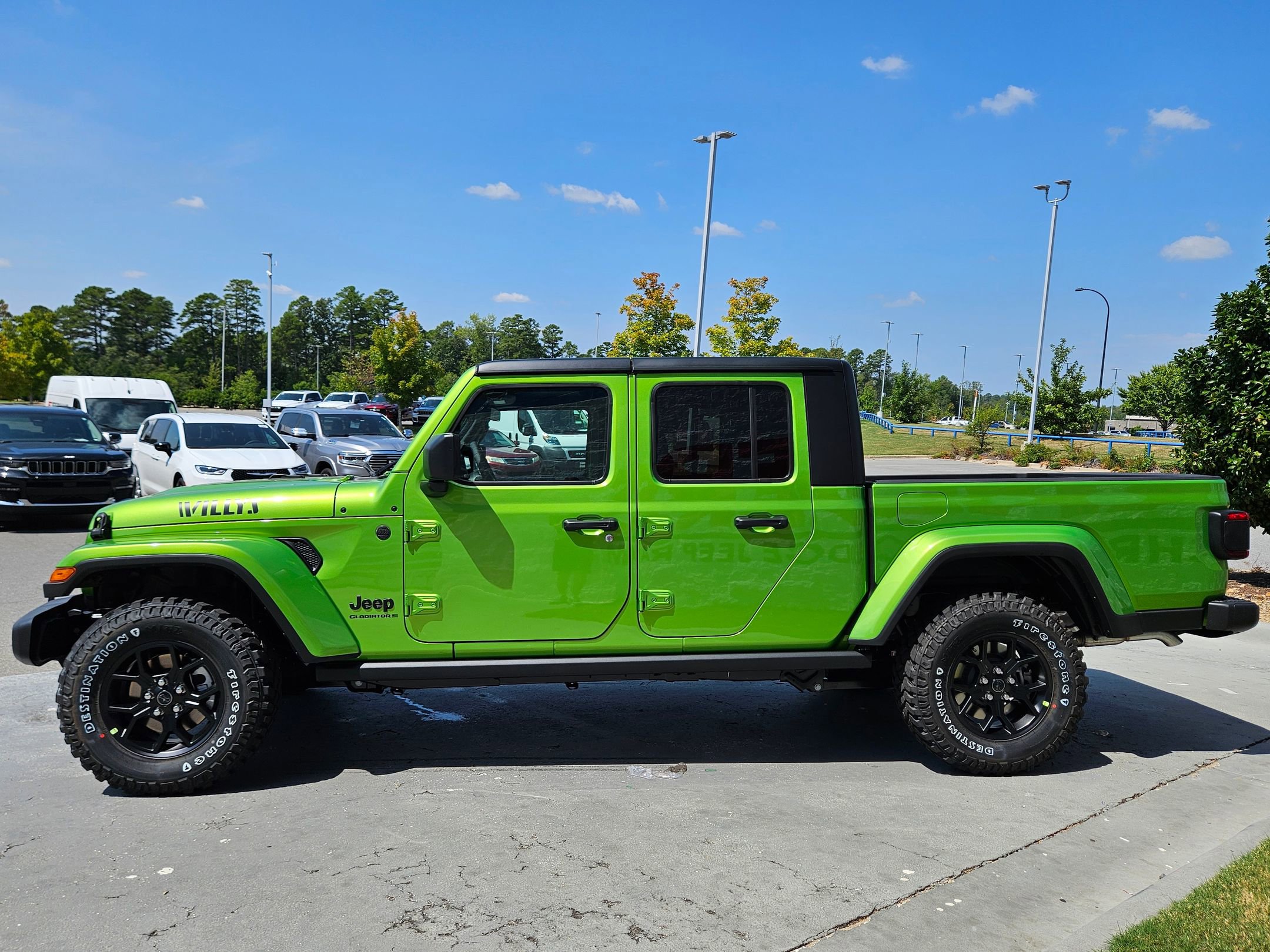 2025 Jeep Gladiator Willys photo 4