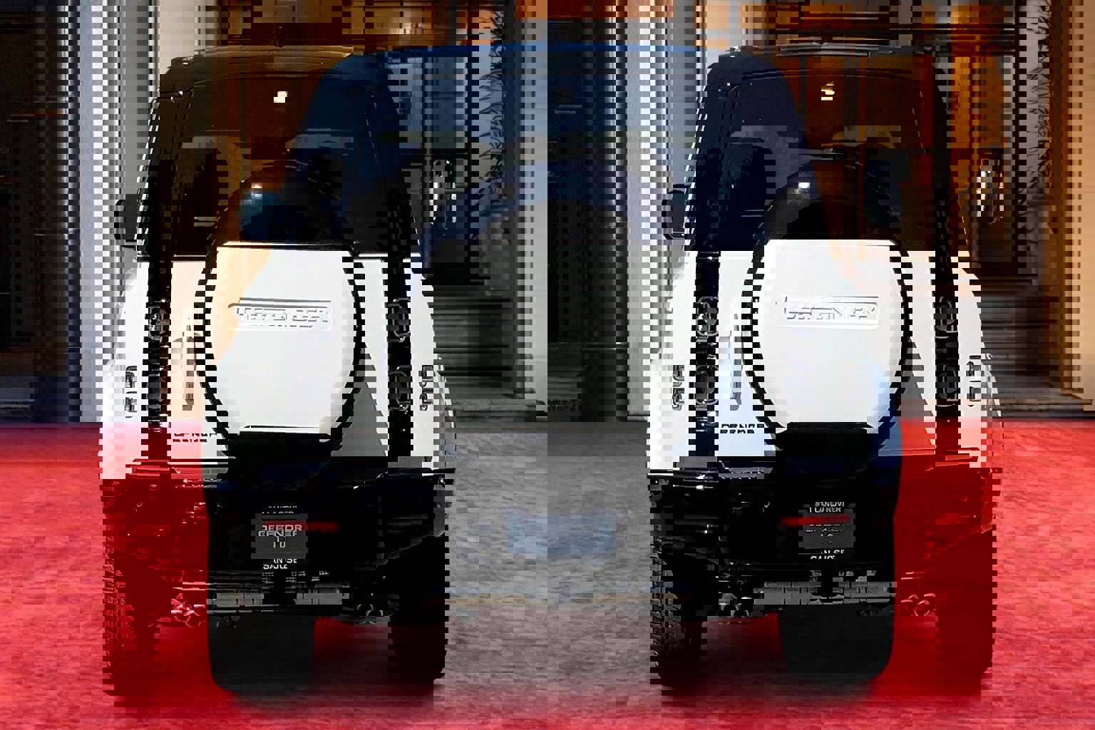 2025 Land Rover Defender 110 V8 photo 3