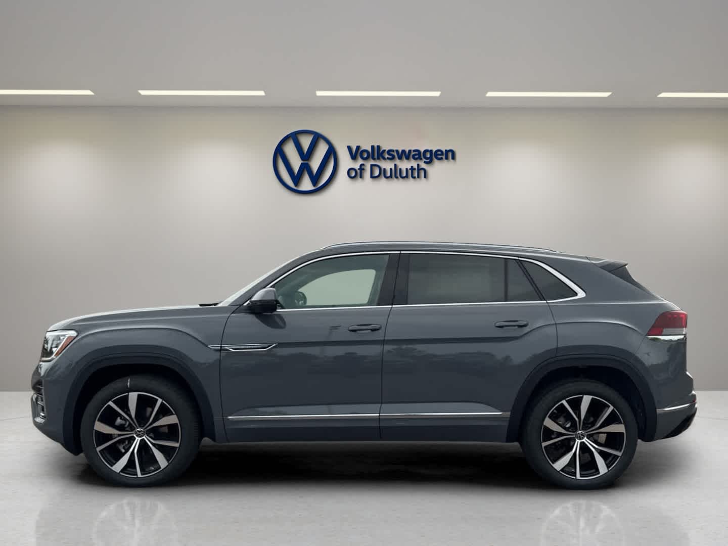 2025 Volkswagen Atlas Cross Sport SEL Premium R-Line photo 2