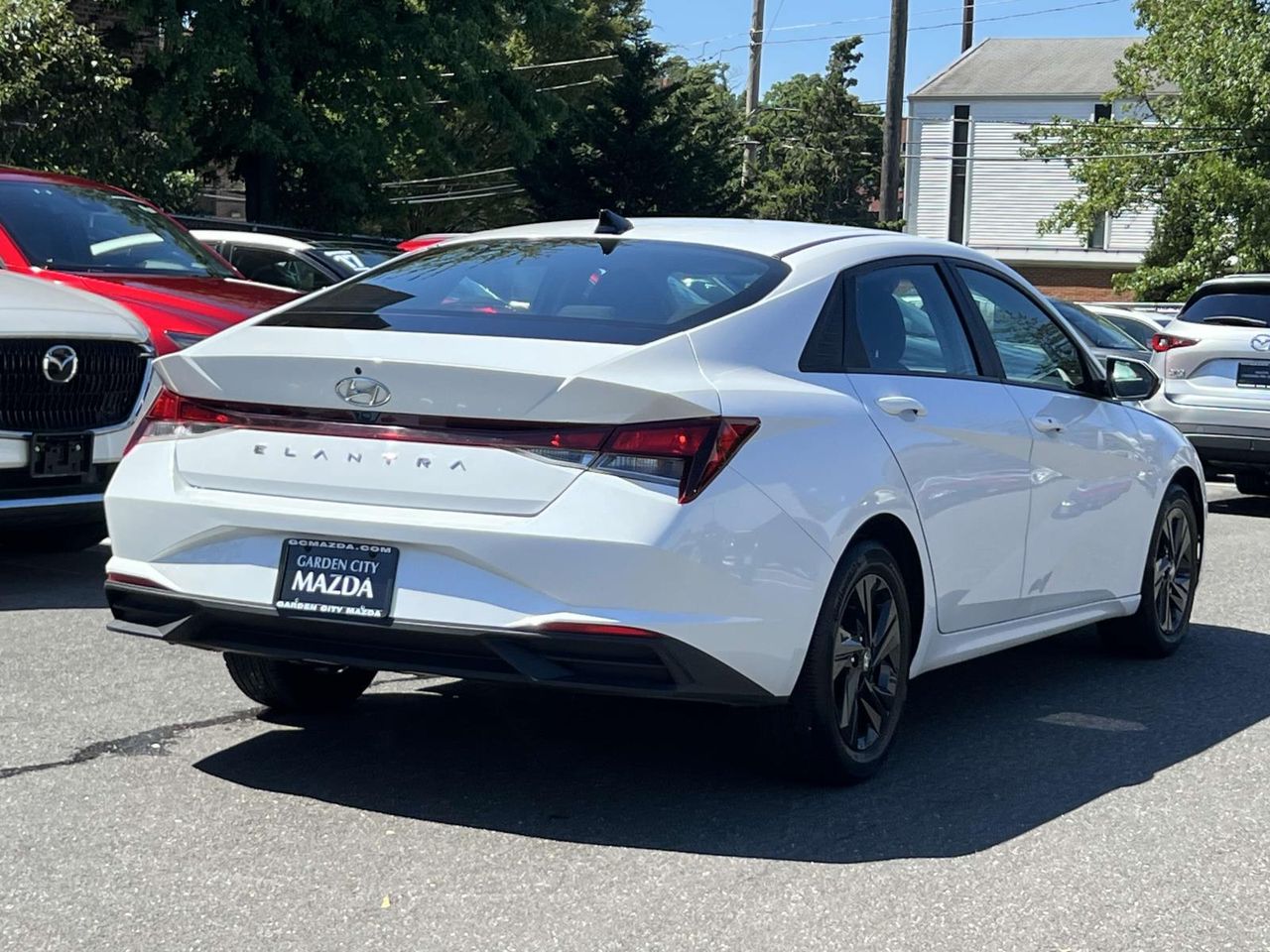 2022 Hyundai Elantra SEL photo 4