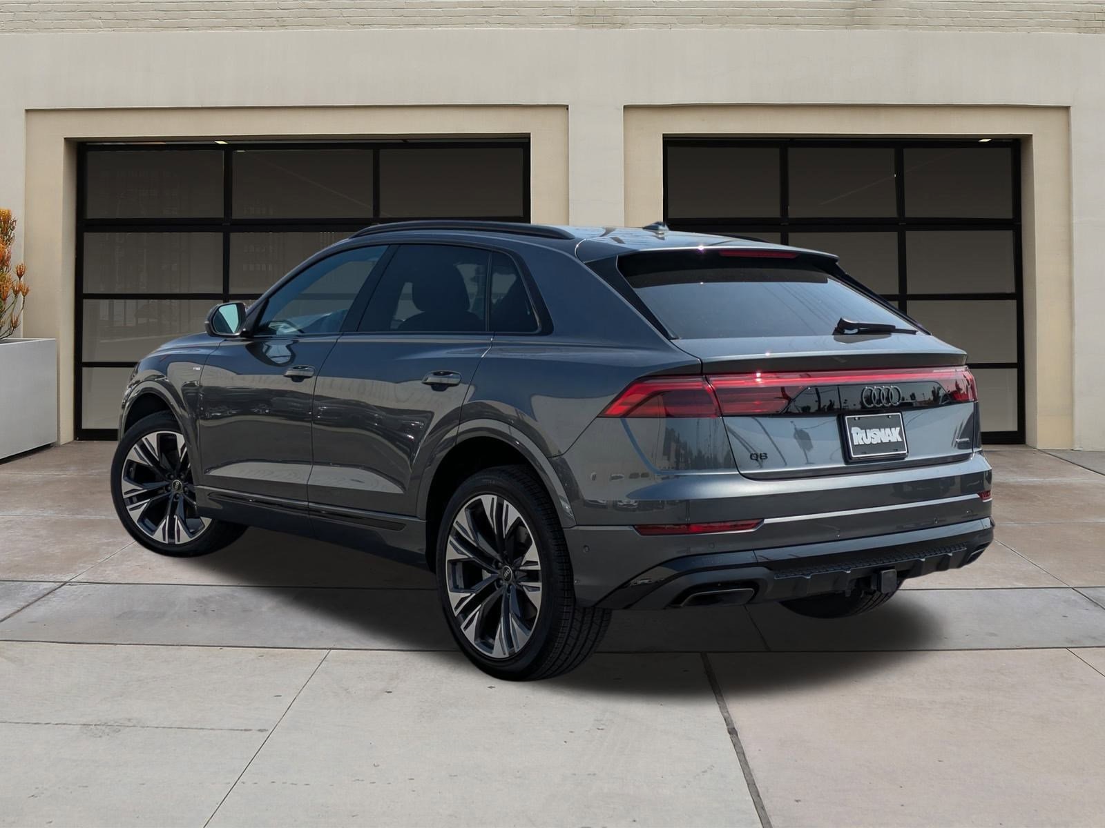 2025 Audi Q8 55 Premium Plus photo 3