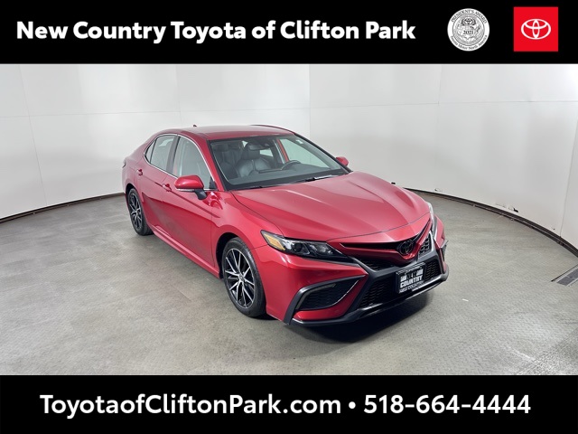 2024 Toyota Camry SE's photo