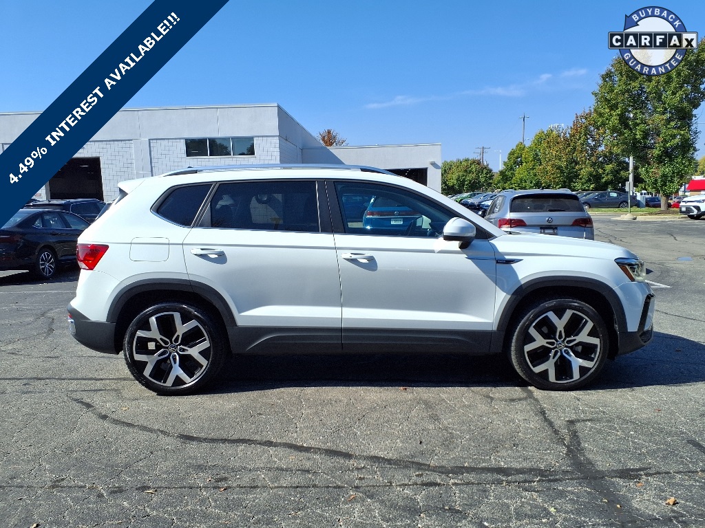 2022 Volkswagen Taos SEL photo 2