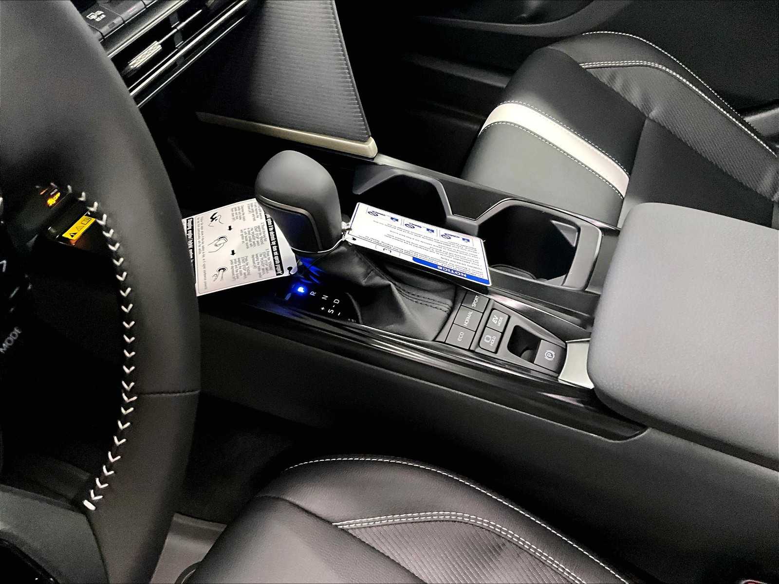 2025 Toyota Camry SE photo 12