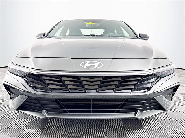 2025 Hyundai Elantra SEL Sport photo 10