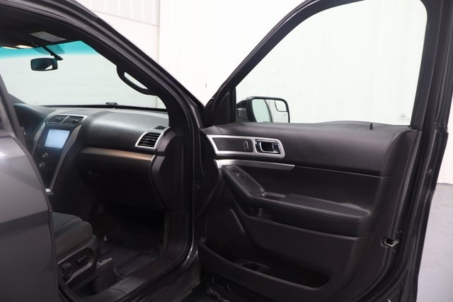 2015 Ford Explorer XLT photo 12