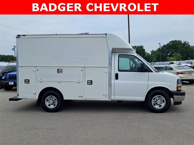 2017 Chevrolet Express Cutaway 3500 Work Van photo 4