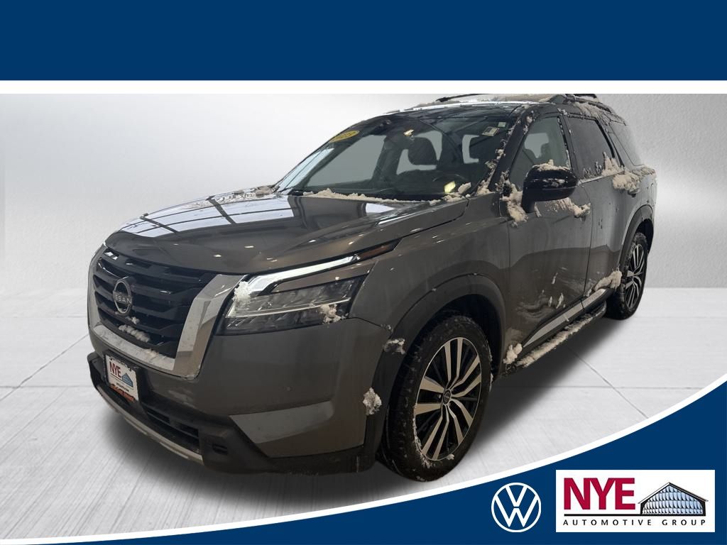 2023 Nissan Pathfinder Platinum's photo