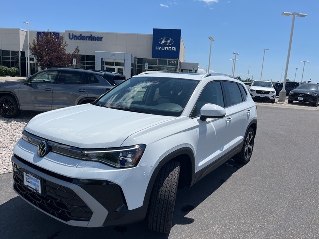 2025 Volkswagen Taos SEL photo 8