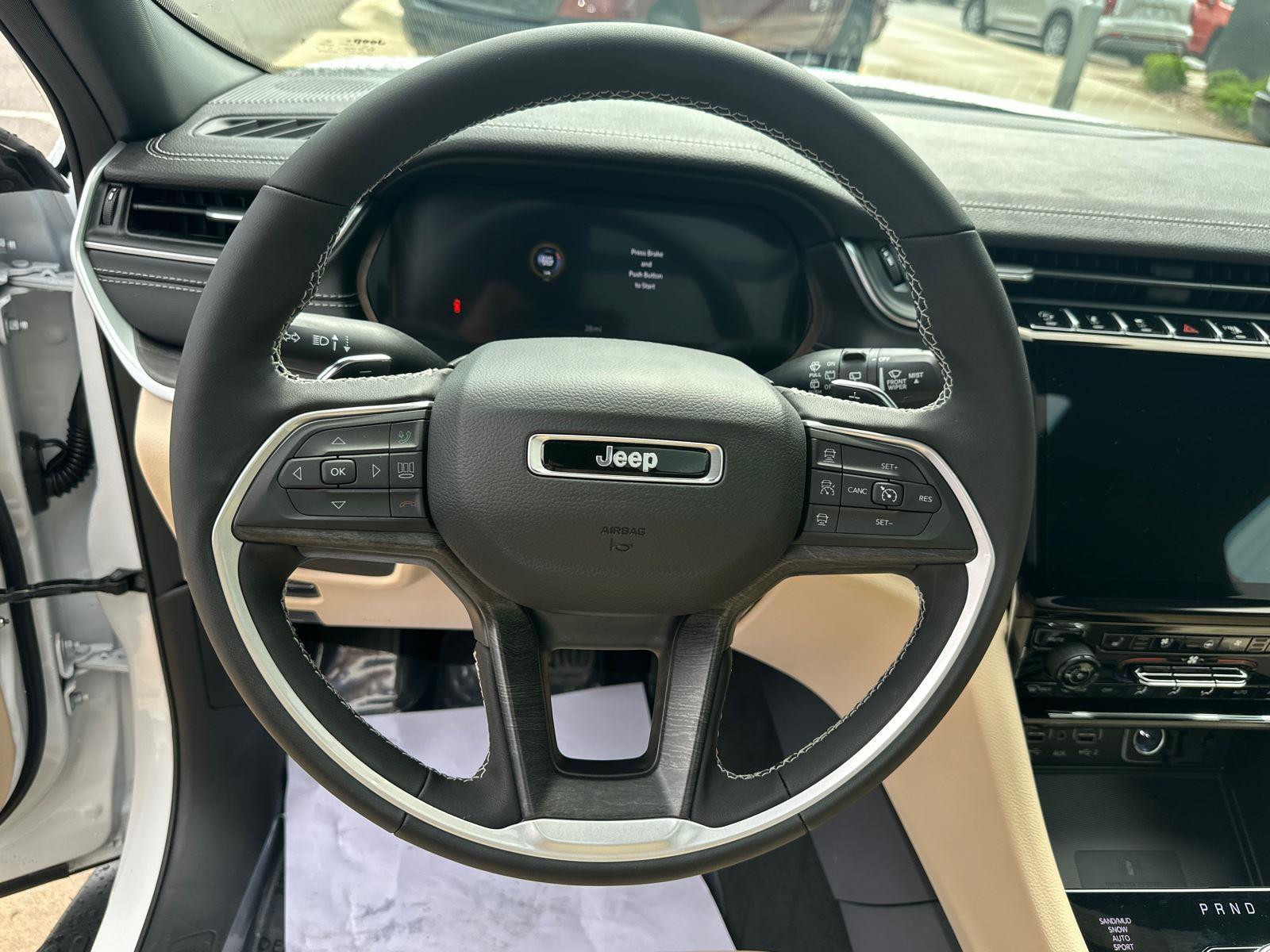 2025 Jeep Grand Cherokee Limited photo 9