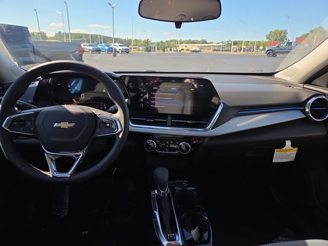 2025 Chevrolet Trax LT photo 12