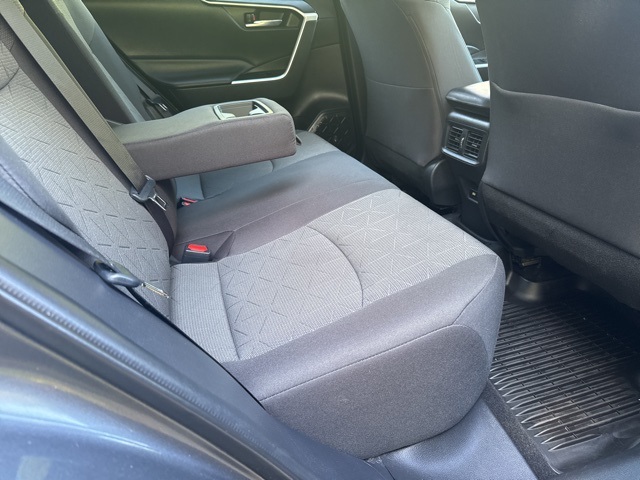 2021 Toyota RAV4 XLE photo 12
